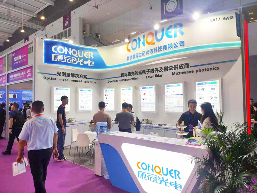 与国内参展者沟通交流图2